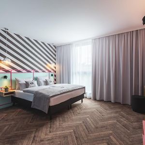 Zimmer mit Zugang für Rollstuhlfahrer mit Queensize-Bett